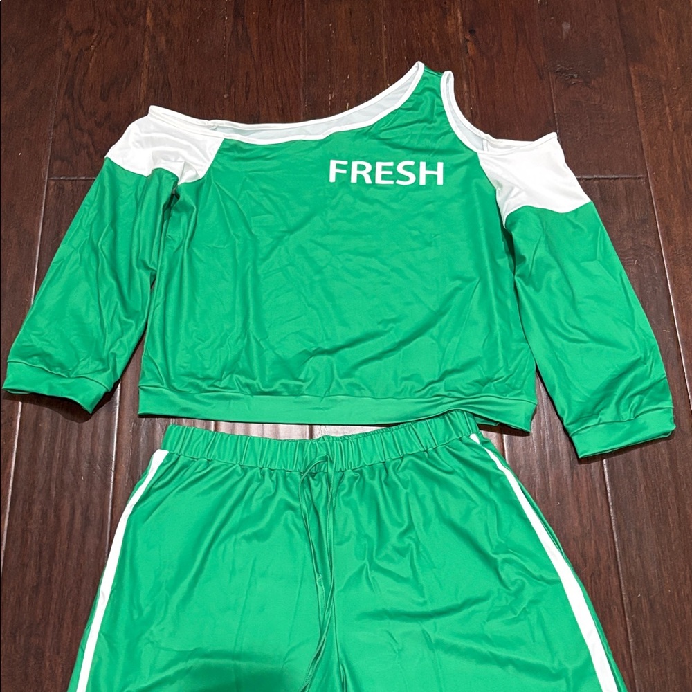 Fresh Women’s Green Two-Piece Pants Set - Picture 2 of 3